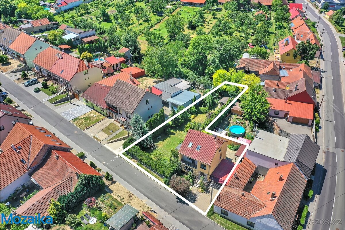 Rodinný dům s garáží a nádhernou zahradou Křepice u Hustopeč