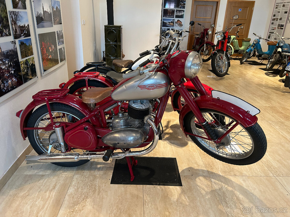 Jawa 250 " pérák " Fr. Janeček + 2 x ČZ 150 C