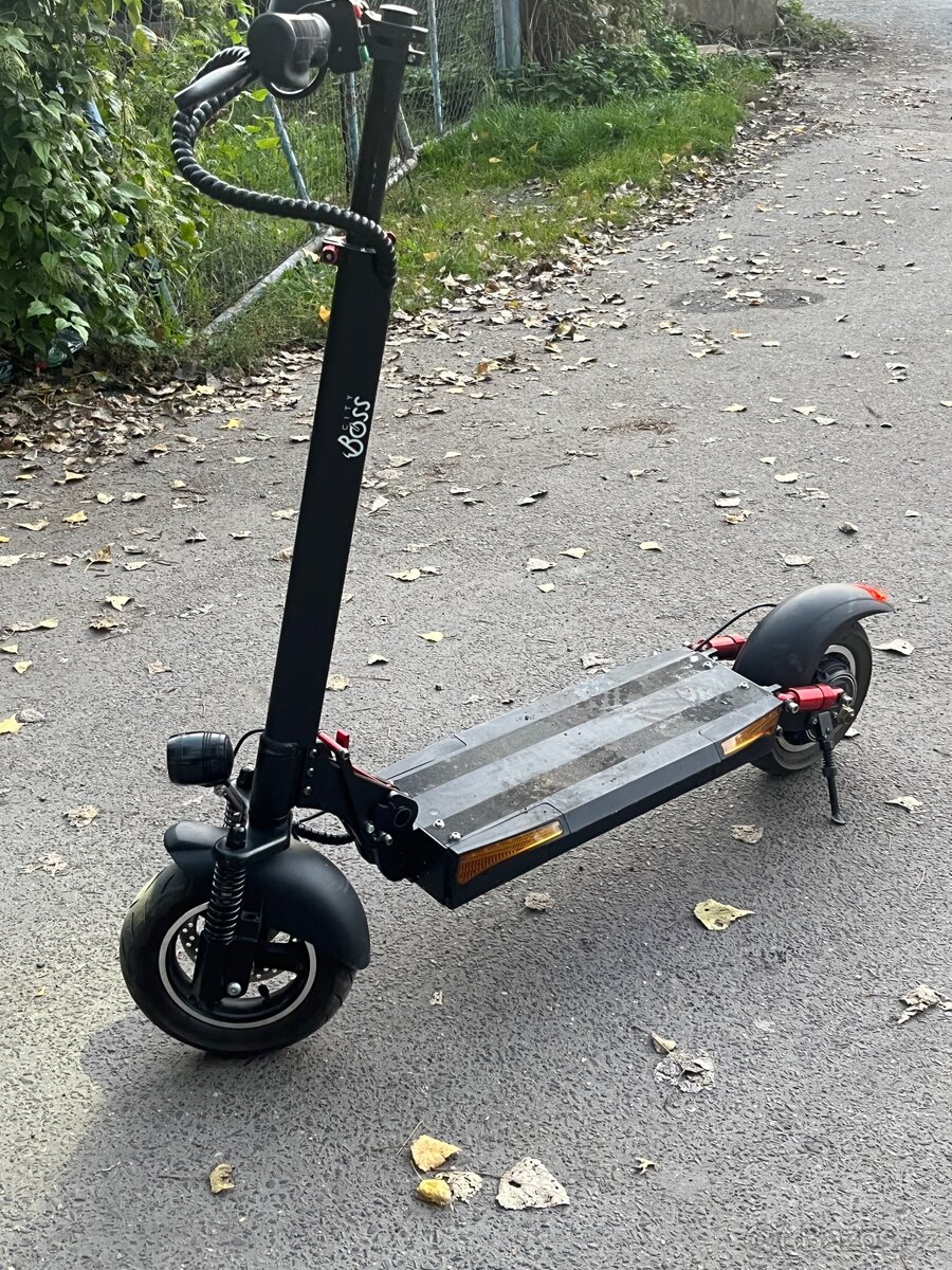 elektrická koloběžka city boss Párkrát byla venku