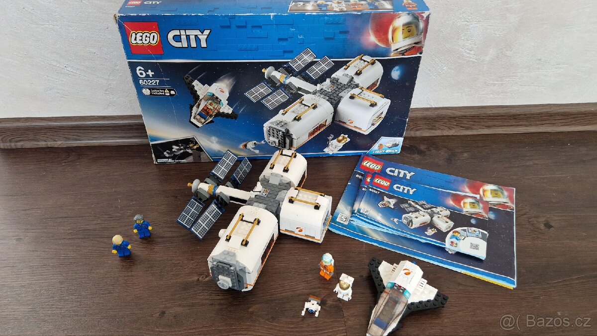 LEGO City 60227 Měsíční vesmírná stanice