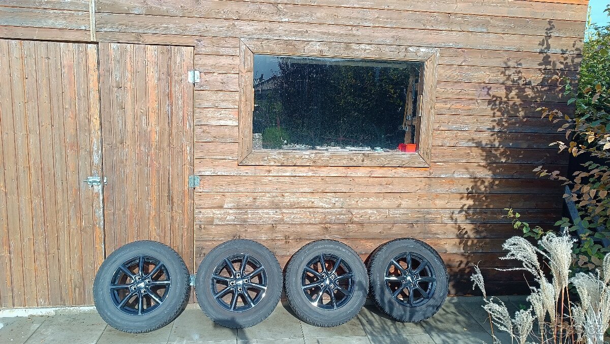 Zimní pneu 215/65 R16 + Alu kola Dezent