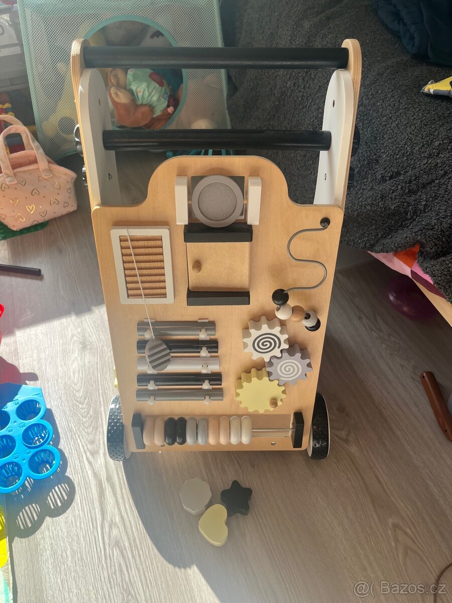 Drevene detske choditko