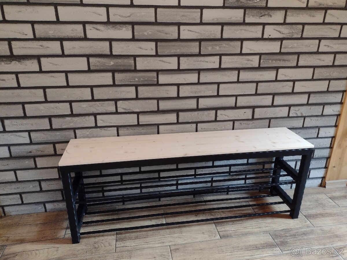 Botník kovovy sedaci