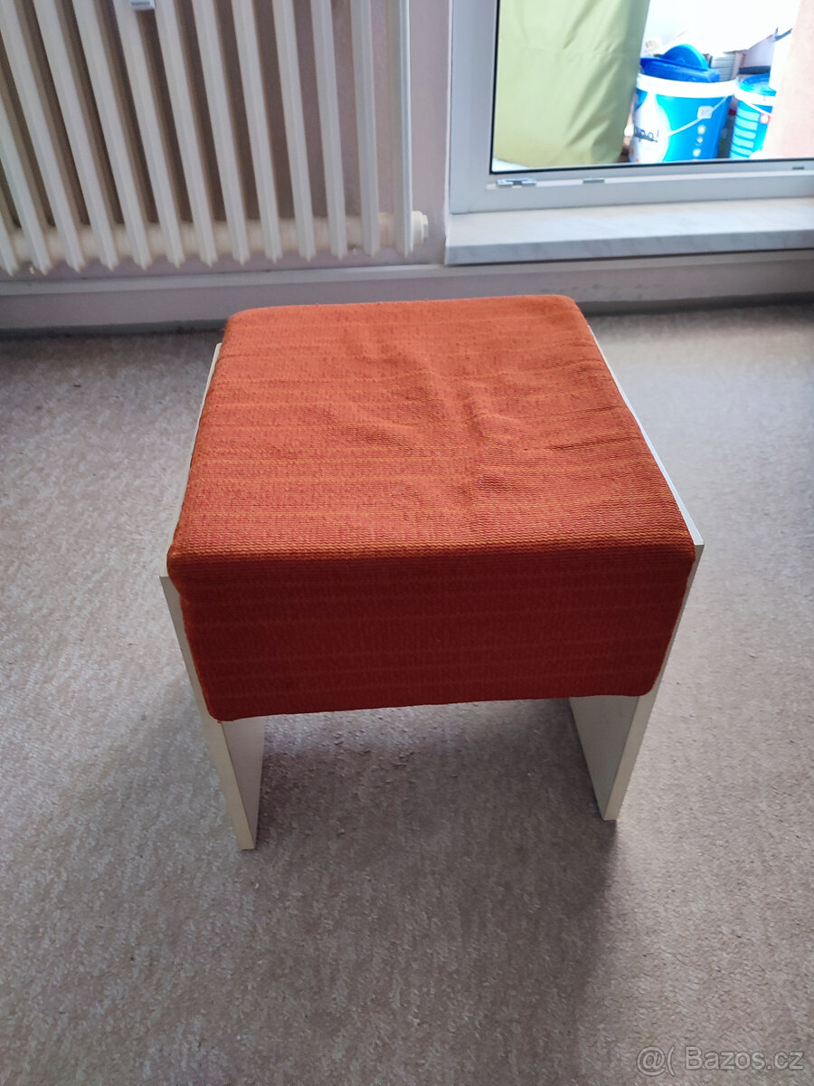 stolička, štokrle, seslík, stolek, bobek