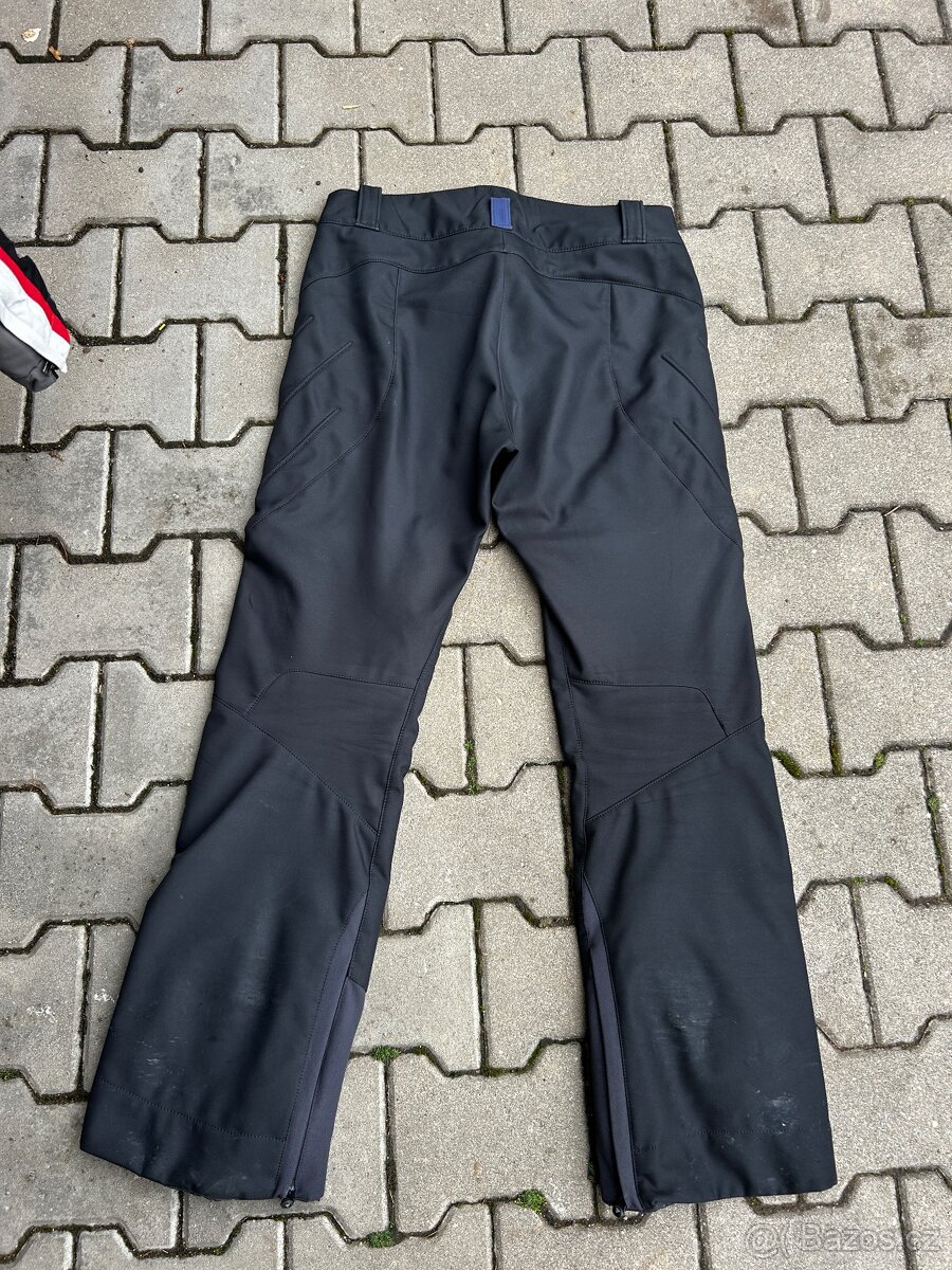 Lyžařské kalhoty Dainese.