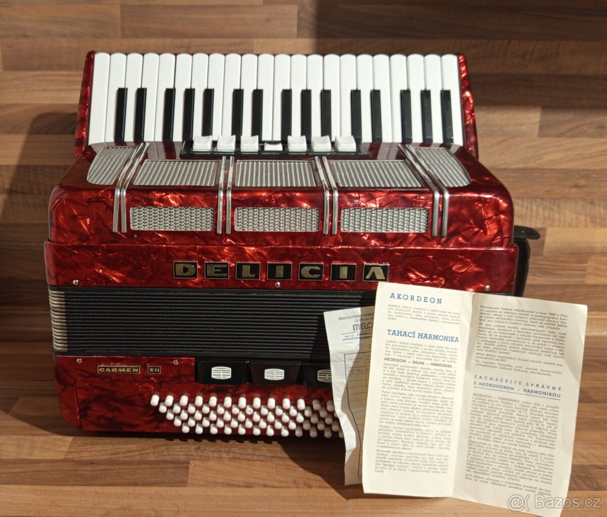 Akordeon (harmonika, heligonka) Delicia Choral IV 120 basů