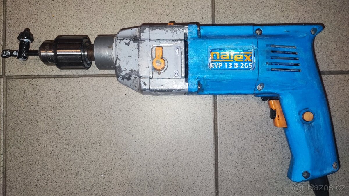 Příklepová dvourychlostní vrtačka Narex.