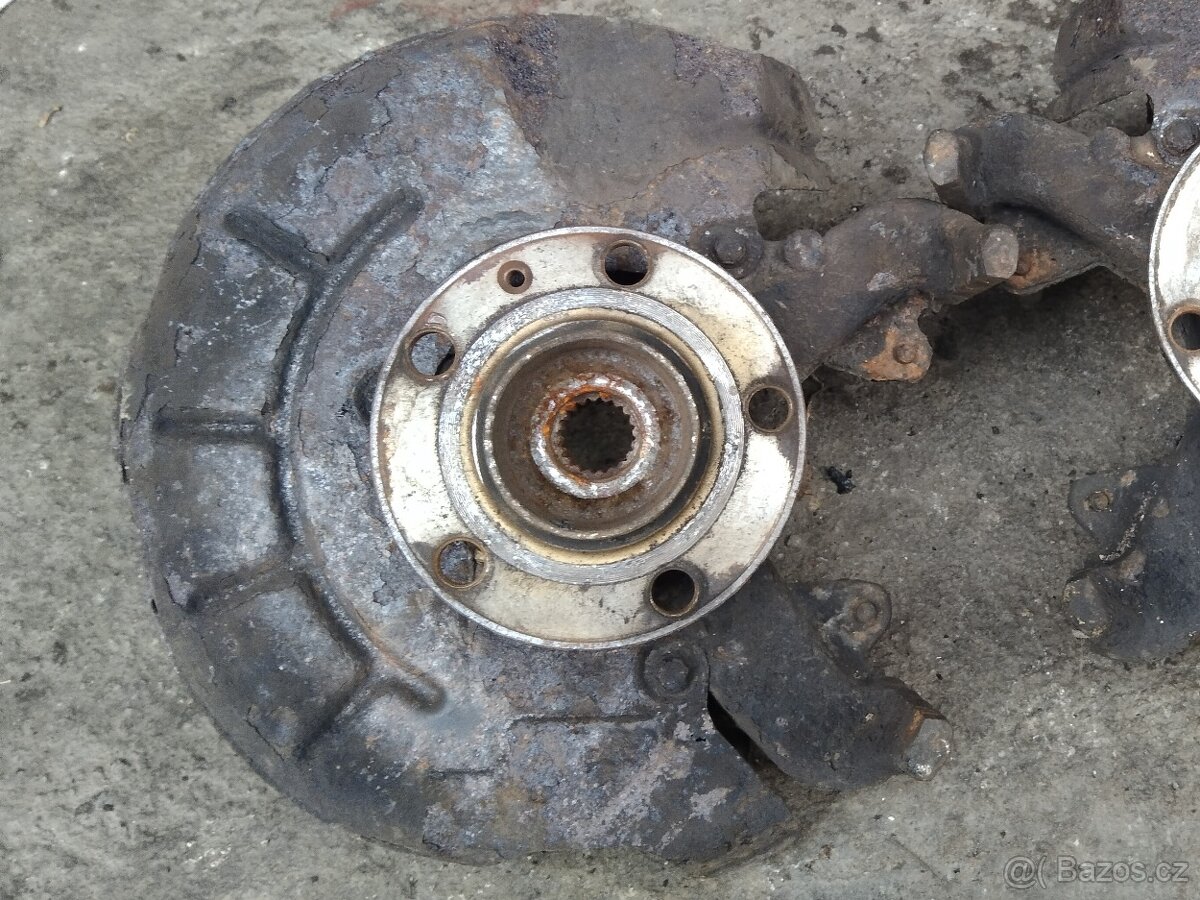Škoda Fabia 1 junior pravá těhlice malý průměr poloosy