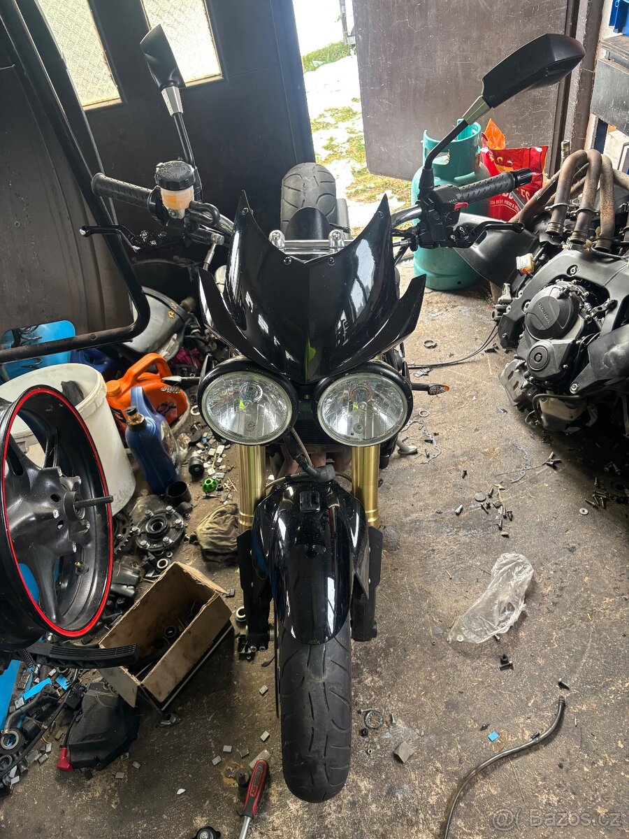 Rozprodam Triumph Speed Triple 1050 05-07 na nahradni dily.