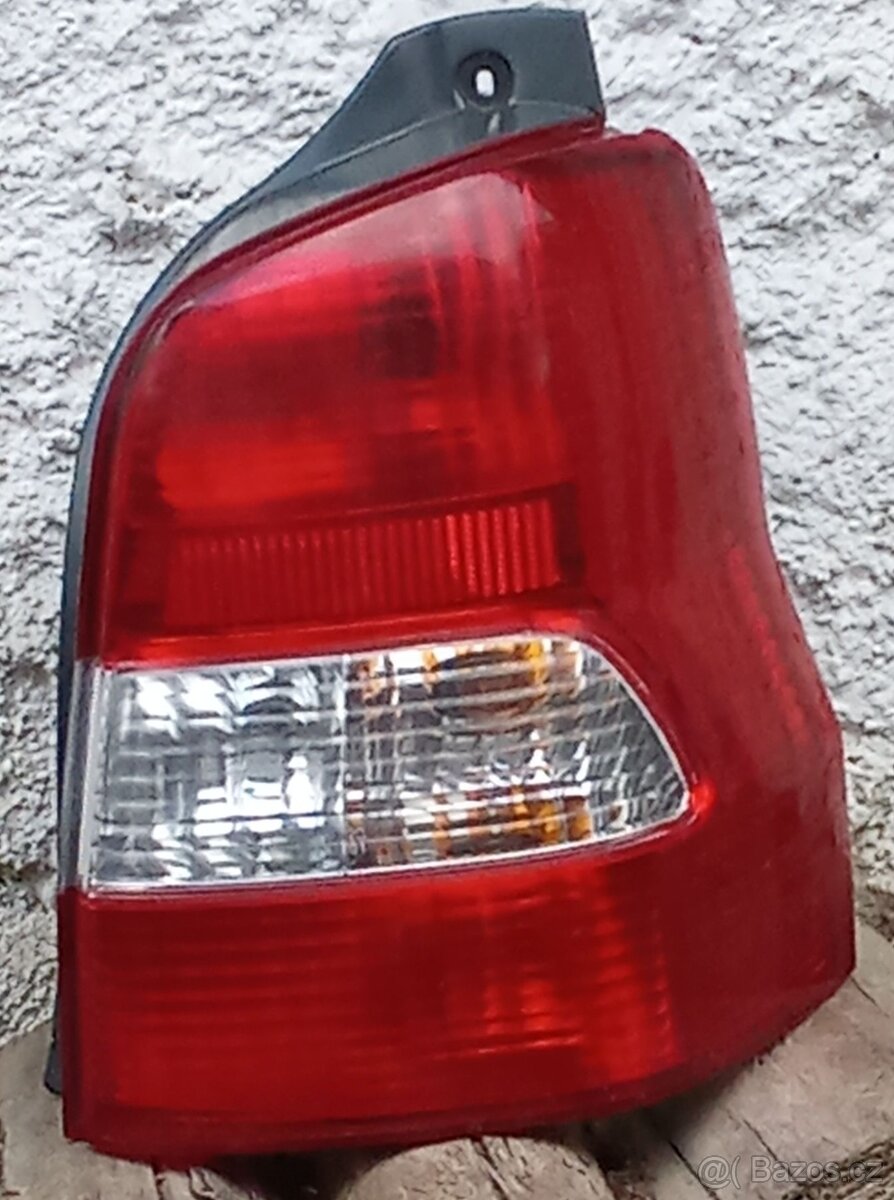 Pravé zadní světlo Mazda demio facelift