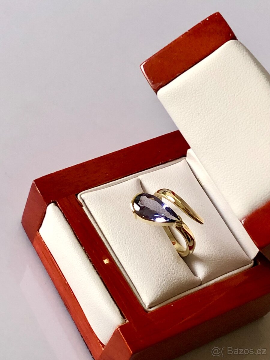 Originálny a jedinečný zlatý prsteň s veľkým Tanzanitom