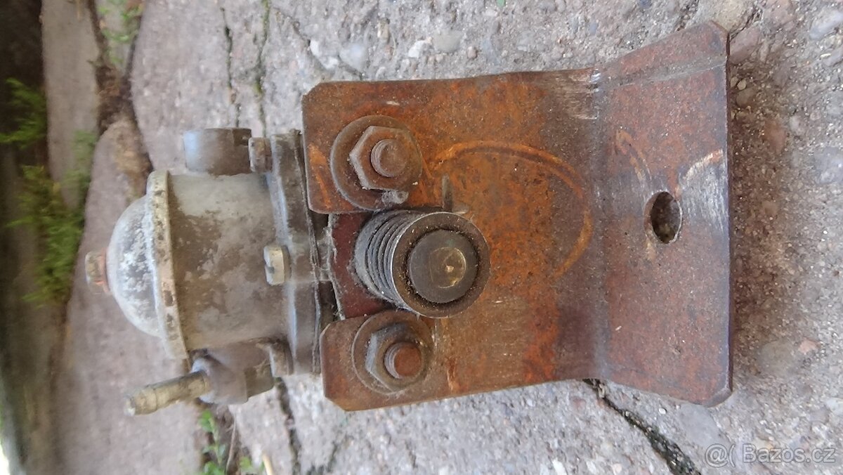 Benzinové čerpadlo na ŠKODA 1203