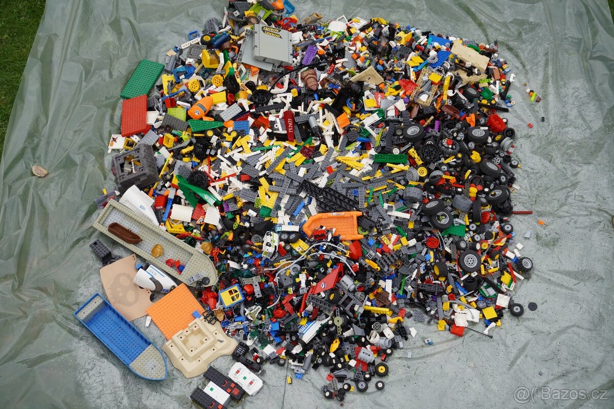 Lego 24,7 kg + návody