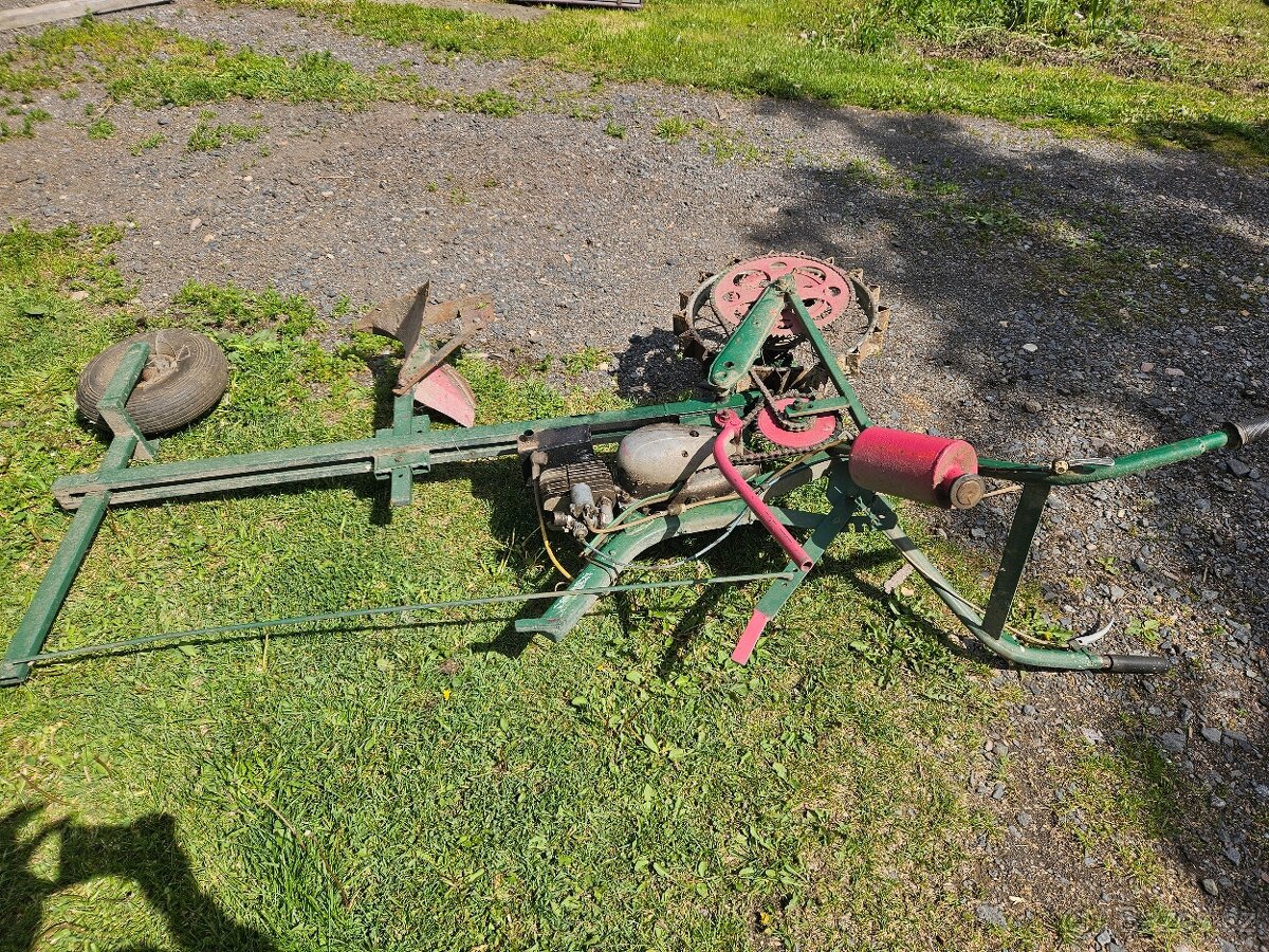 jednokolový malotraktor na orbu