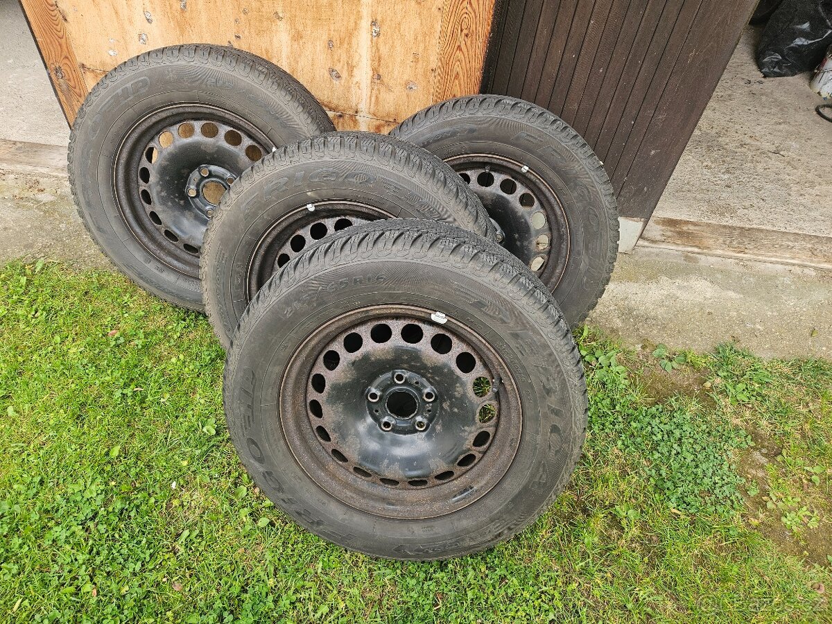 Zimní pneu 215/65 R 16