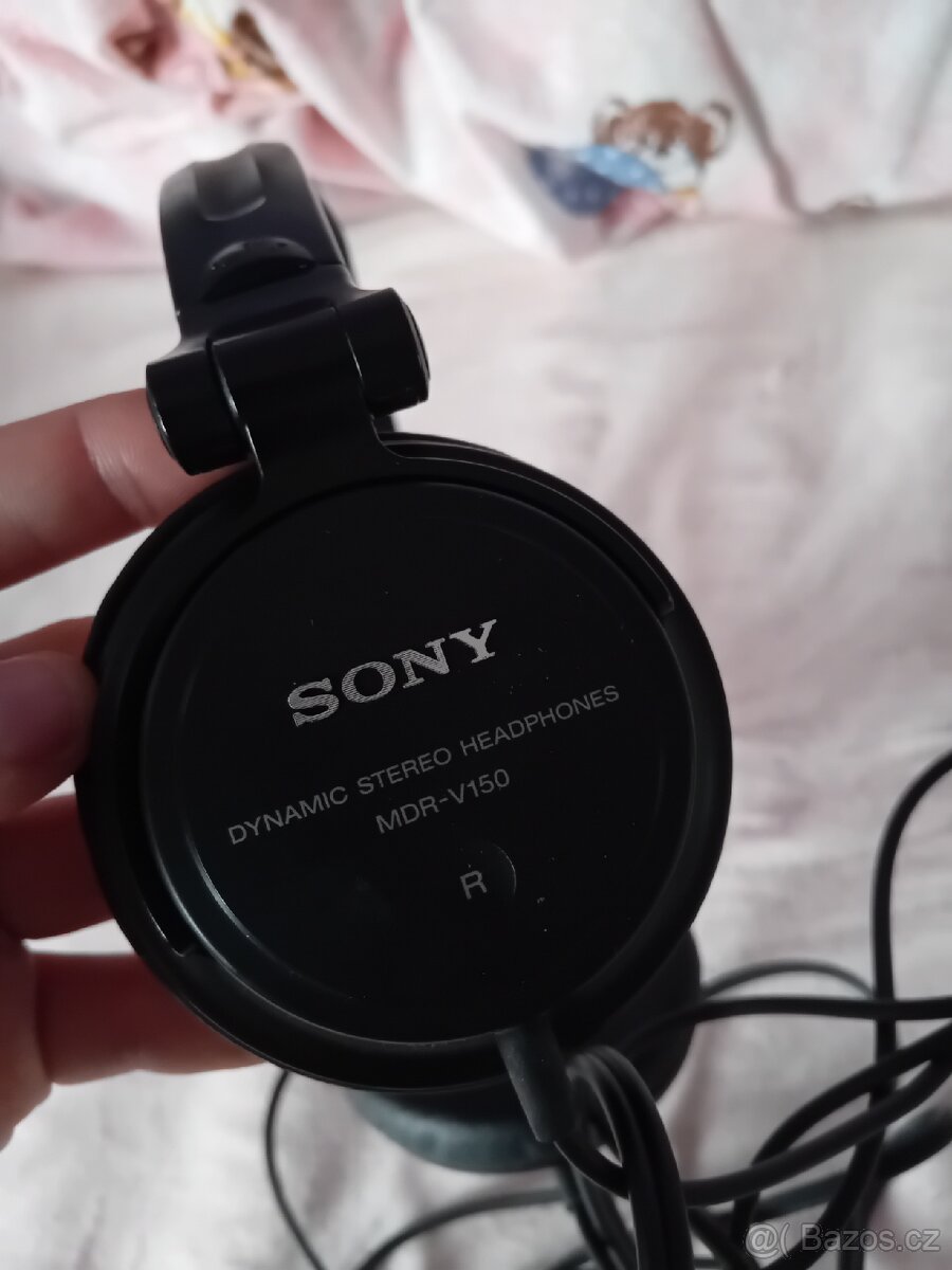 Sony MDR-V150 sluchátka