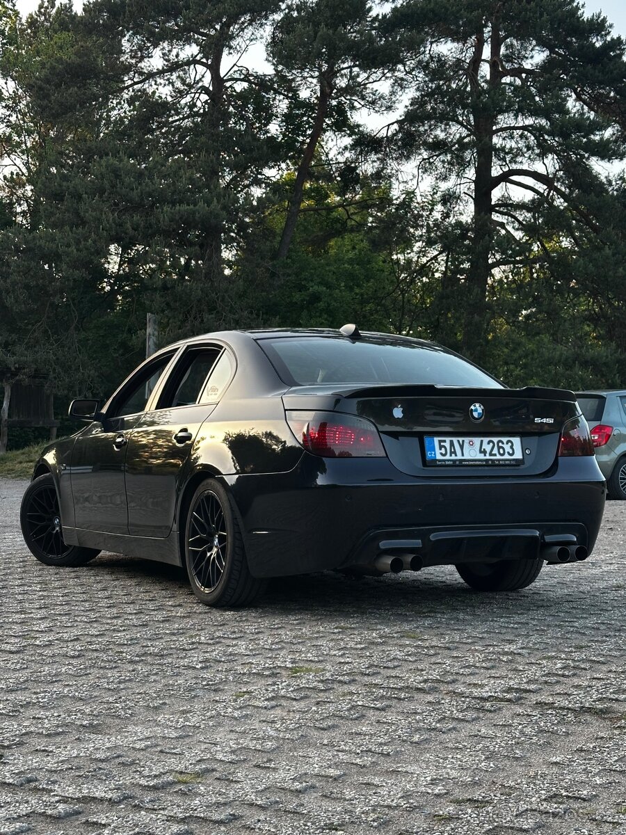 BMW E60 545i