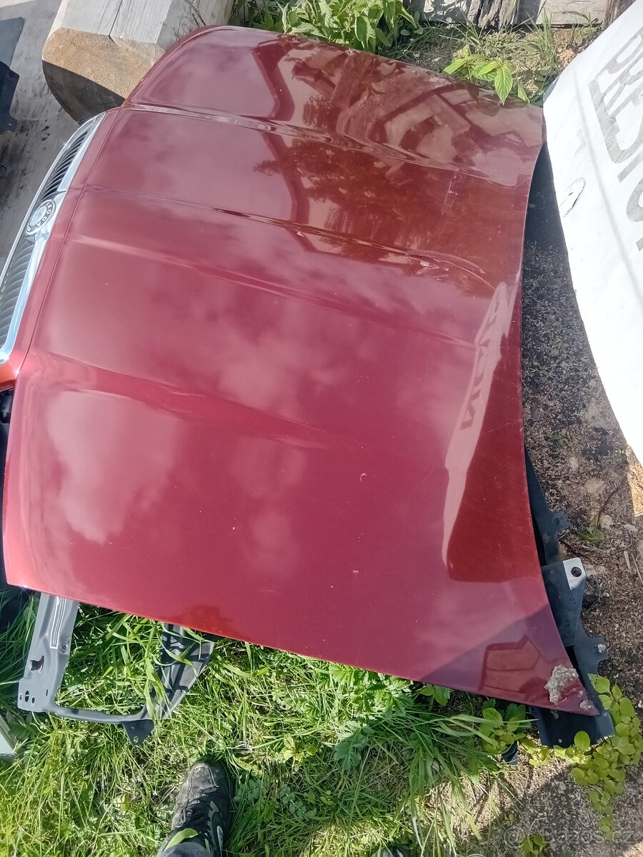 Prodám přední kapotou na Octavia I