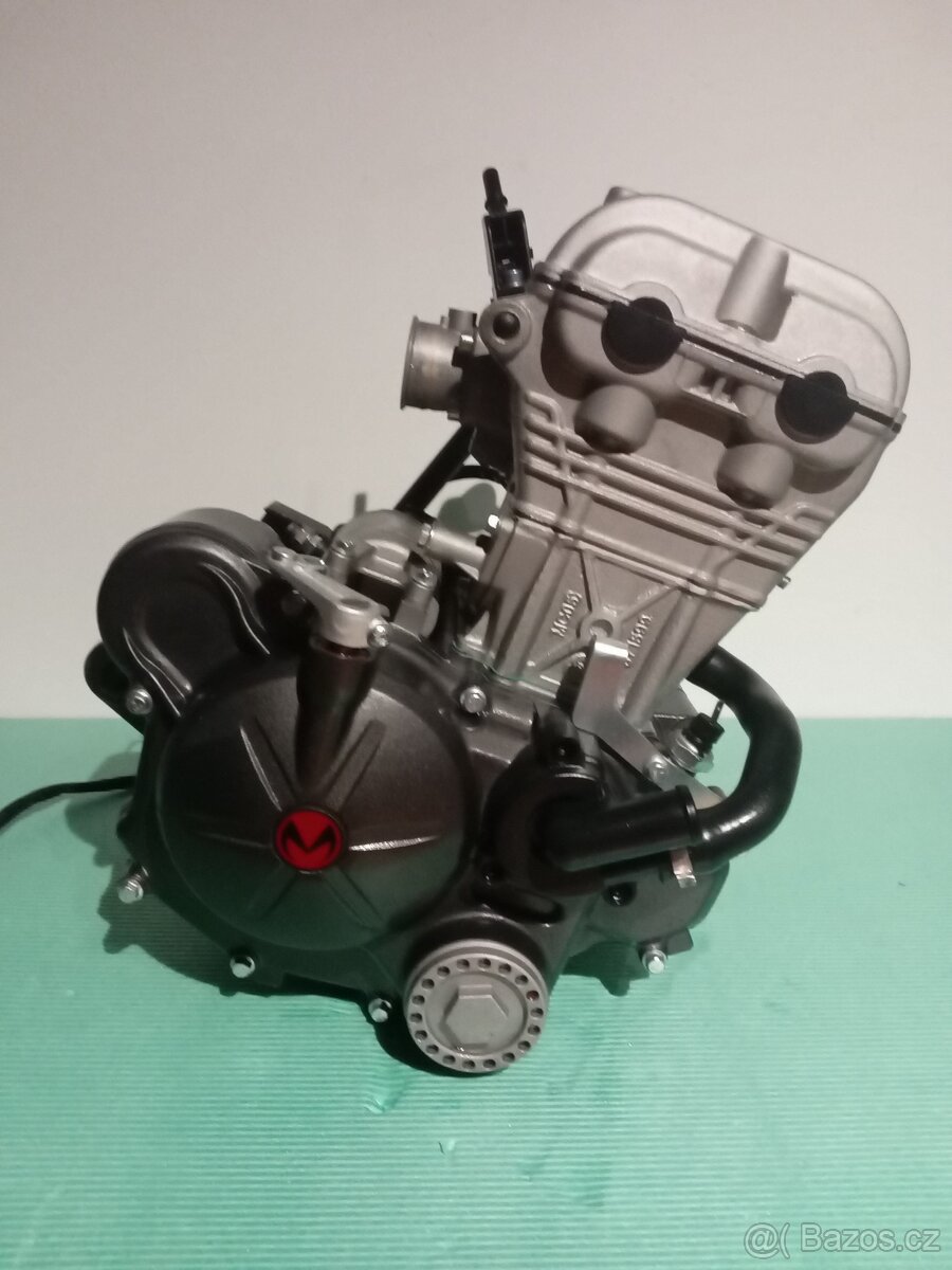 Motor Malaguti XSM 125, čtyřtaktní.