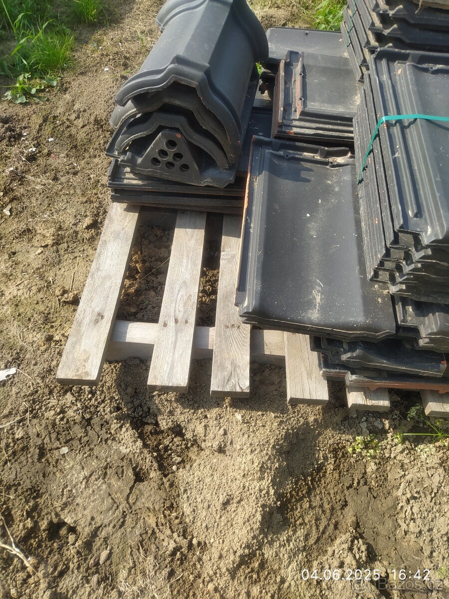 Střešní tašky Tondach Stodo 12 engoba černá