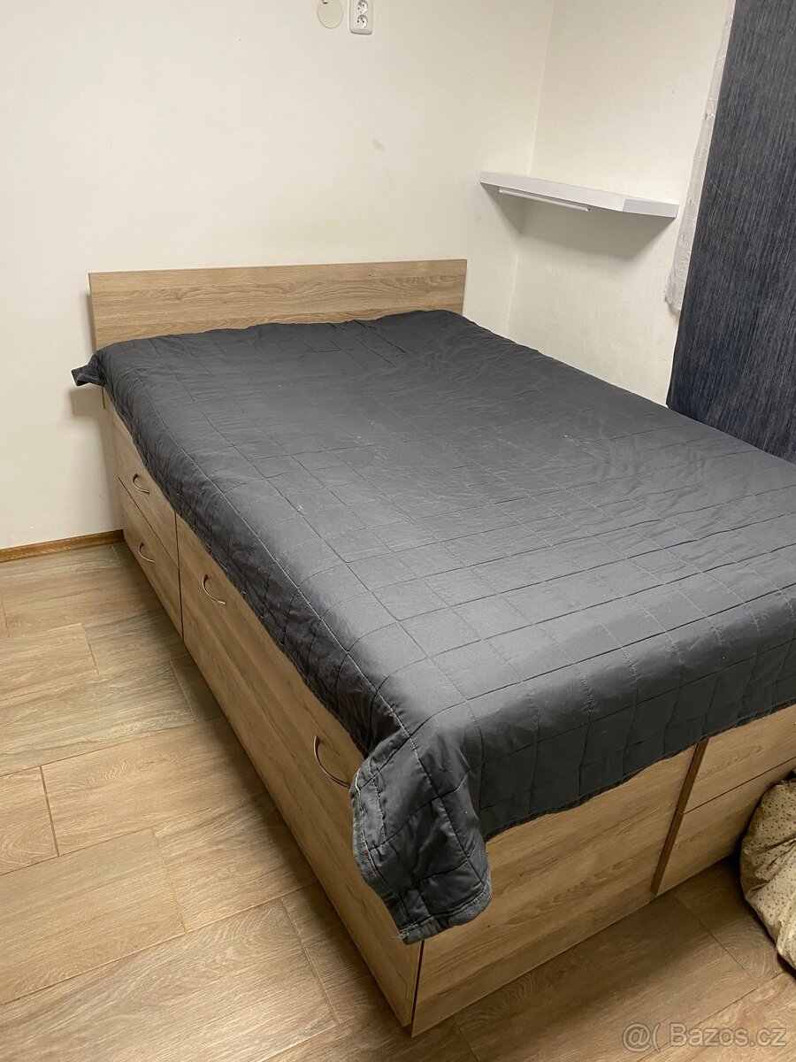 Prodám postel (matrace v cene) dělanou na míru