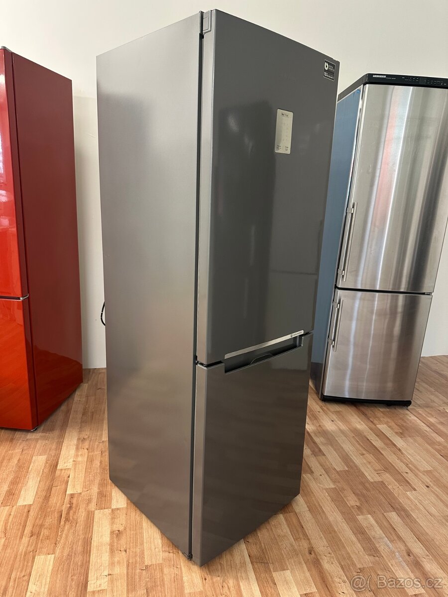Lednice s mrazákem Samsung (181)