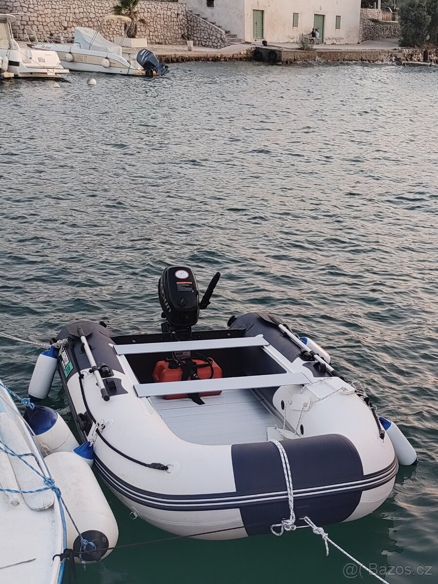 Člun s motorem + příslušenství