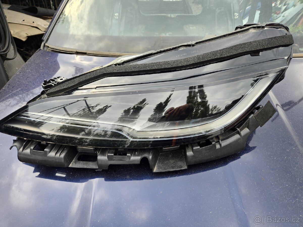 TESLA MODEL 3 LEVE SVETLO