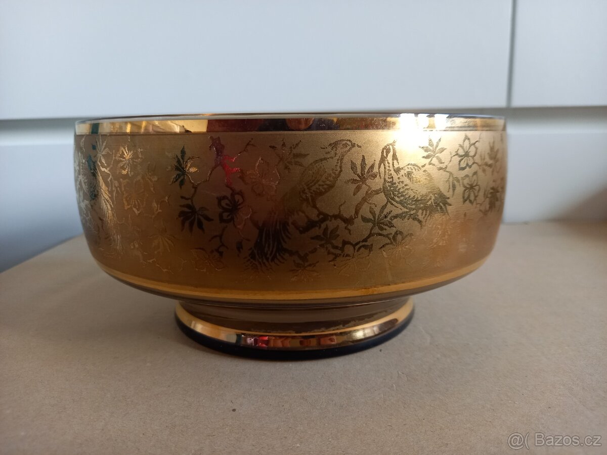 Křišťálová konzolová mísa se zlatou dekorací