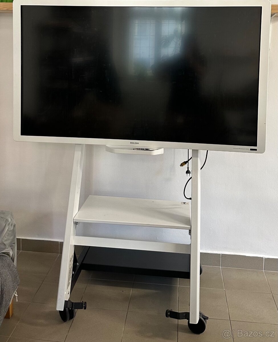 Interaktivní LED tabule se stojanem – obrazovka / monitor /