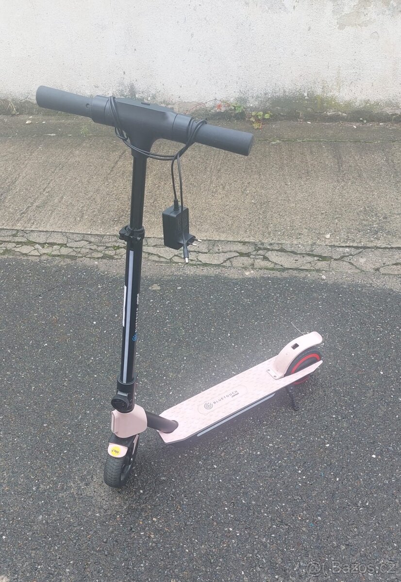 Dětská elektrická koloběžka 130 W; růžová