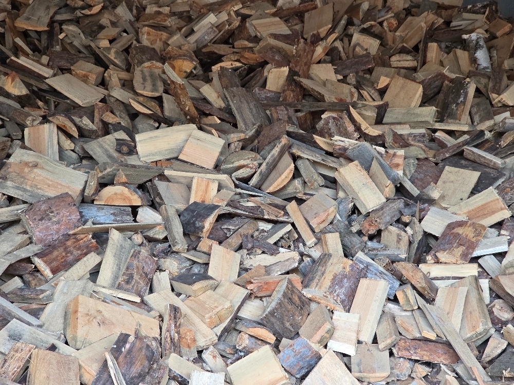 Palivové dřevo štípané suché