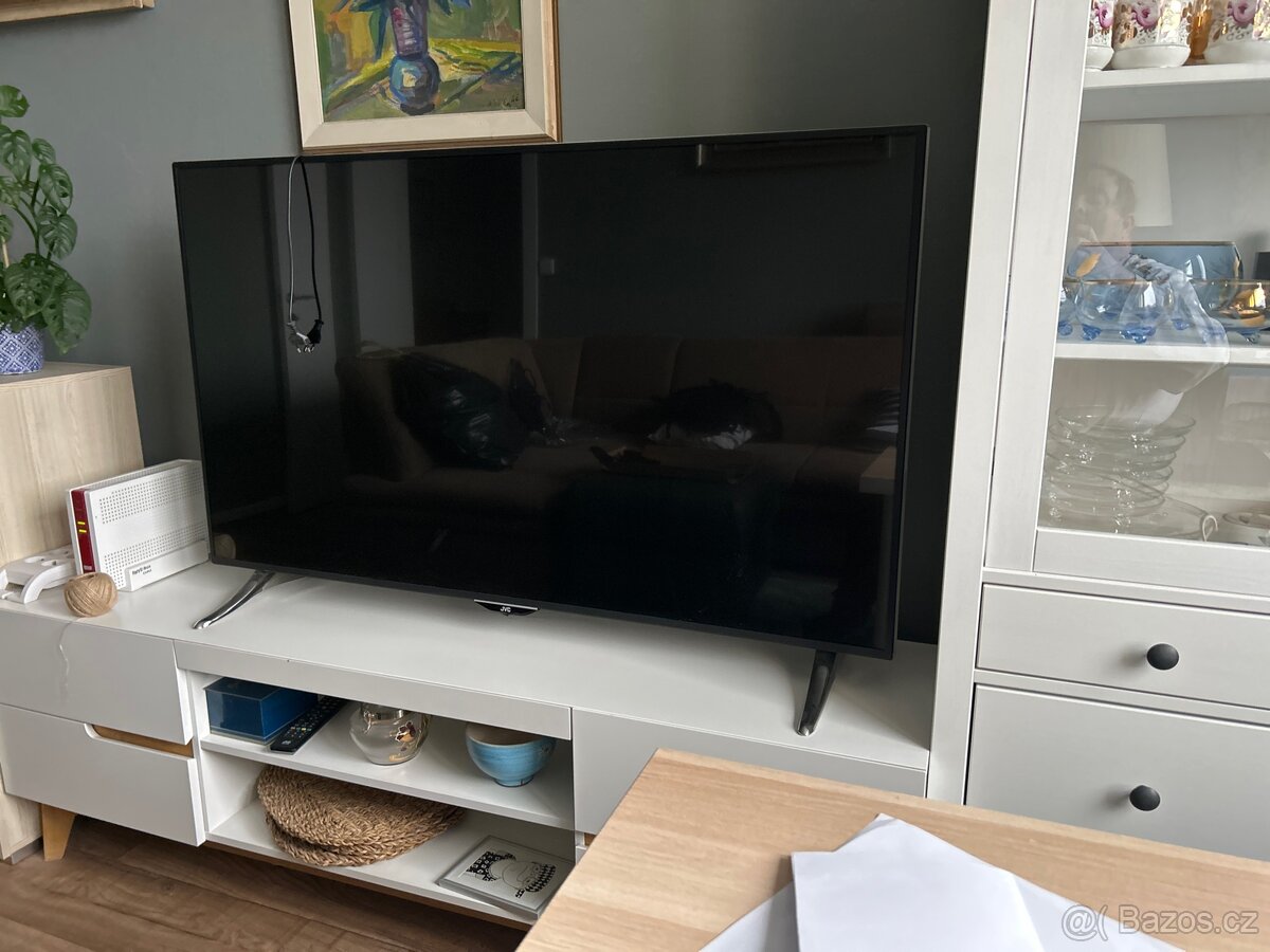Prodam JVC smart tv uhlopříčka 140 cm