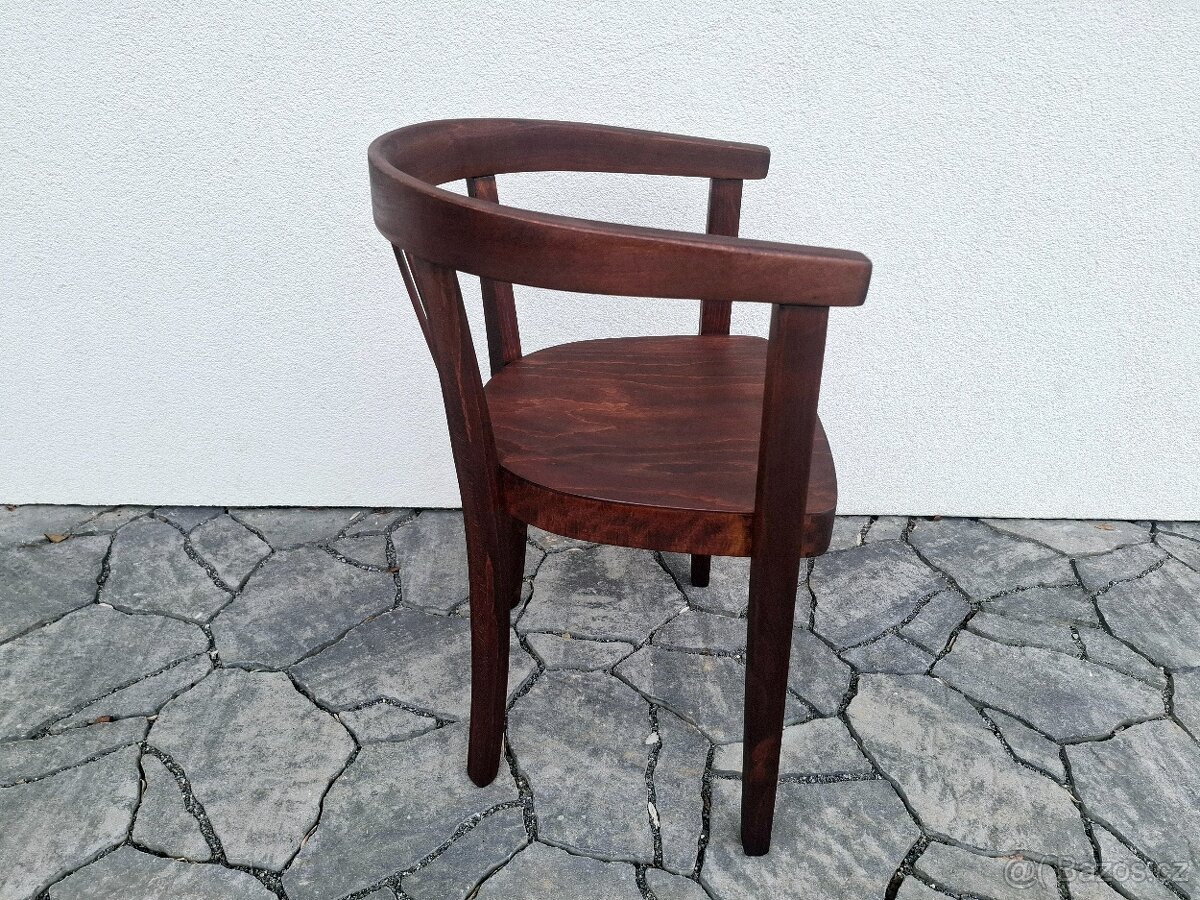 Celodřevěné křeslo THONET po renovaci