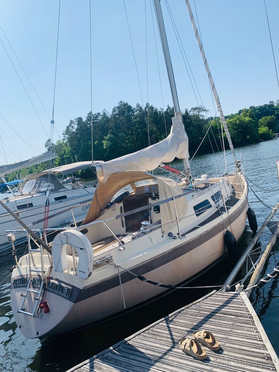 Dánská kajutová plachetnice Bandholm 27 s vlekem