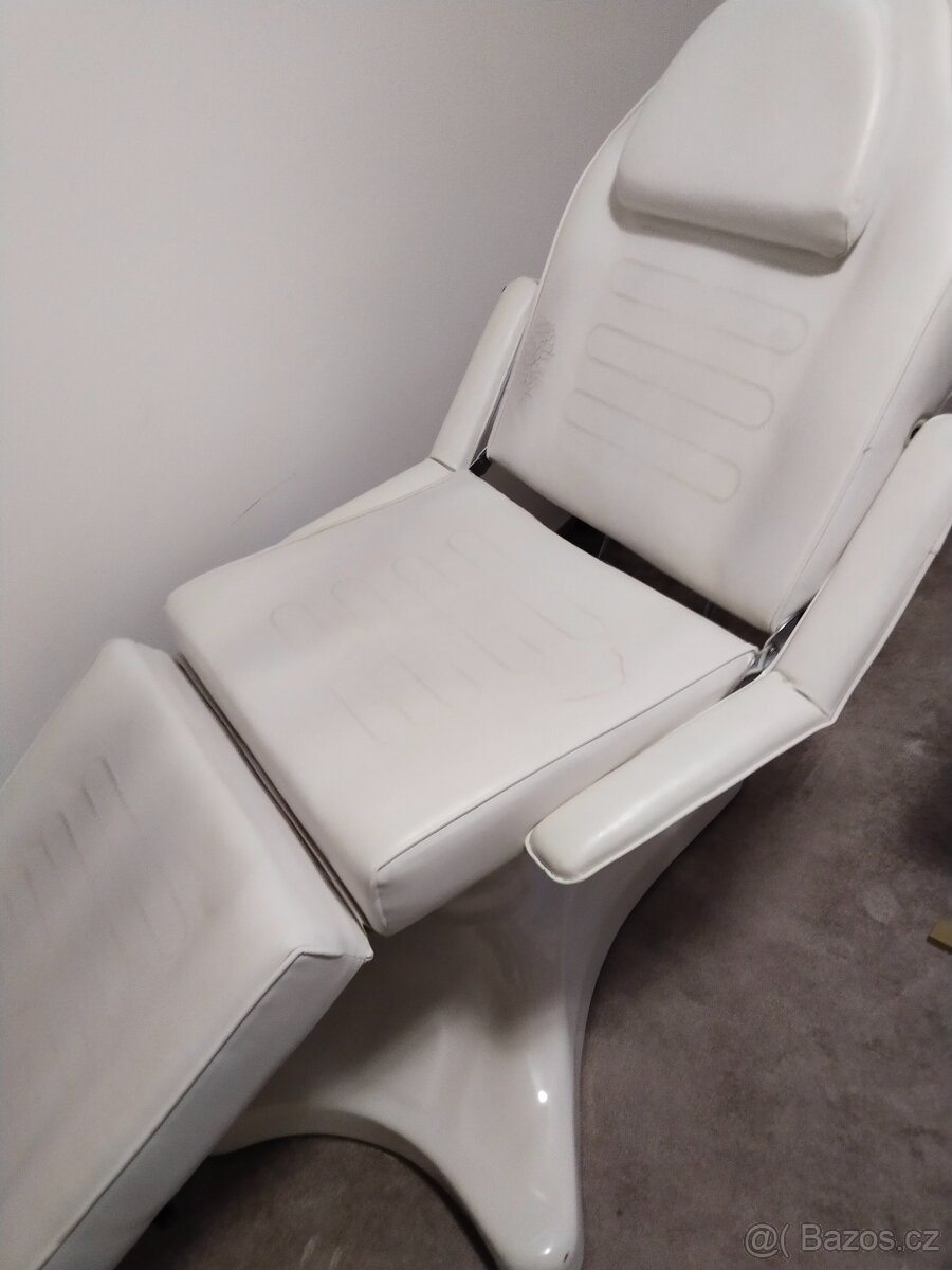 Kosmetické a masérské lehátko, hydraulické