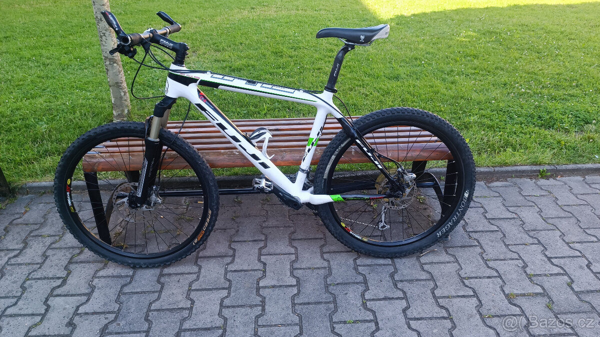 Lehké horské karbonové kolo MT Fuji Pro