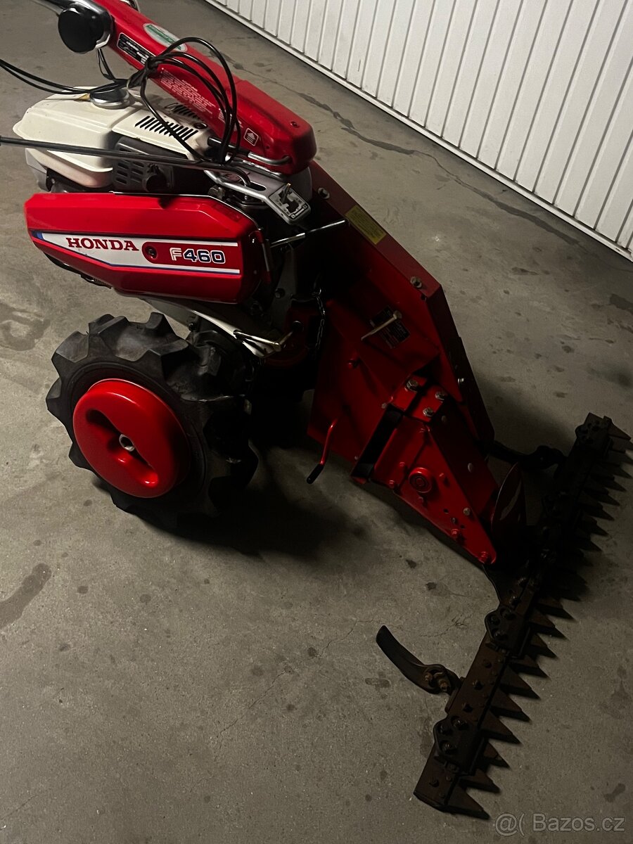 Honda víceúčelový malotraktor s lištovou sekačkou -zánovní