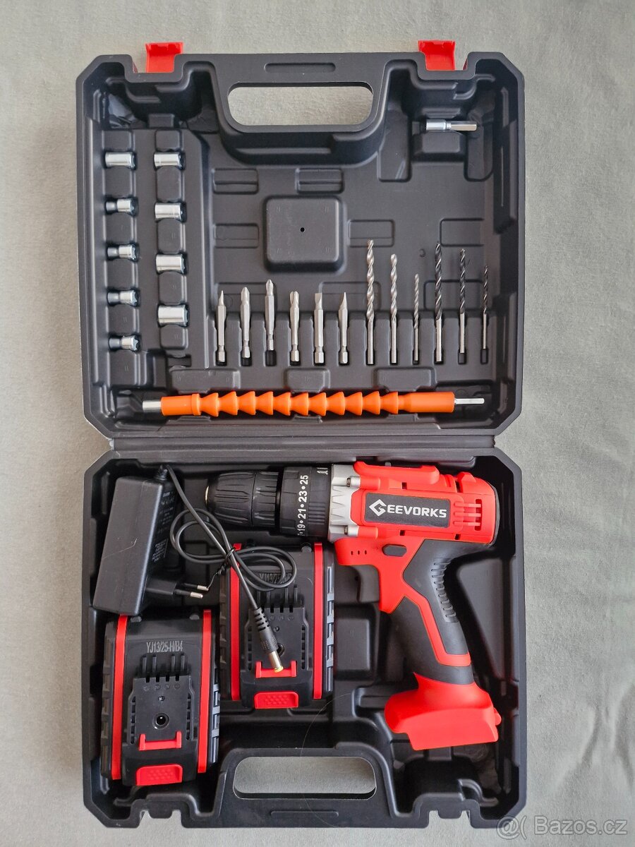 Aku vrtačka s příslušenstvím