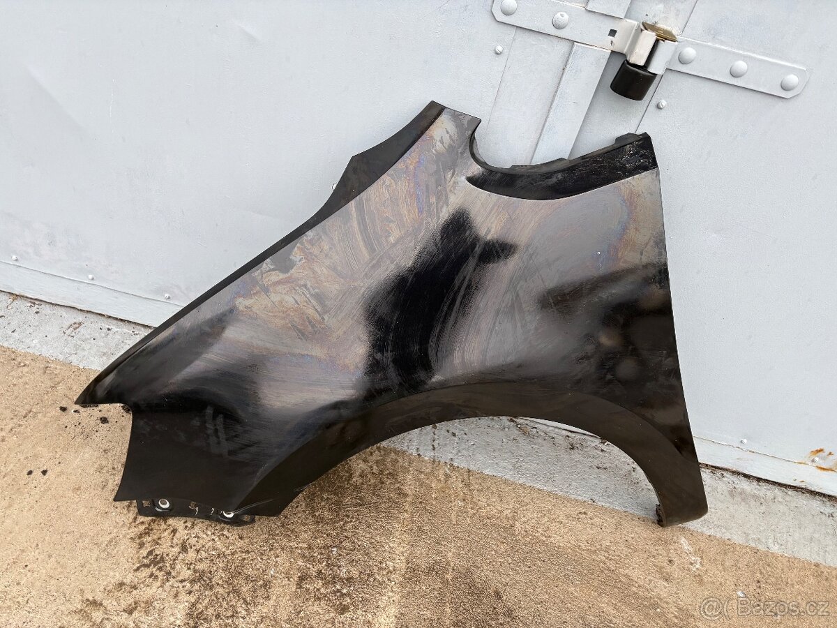 Levý přední blatník VW Sharan 7N – černá LC9X