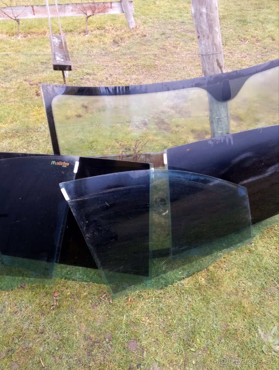 Čelní a boční skla multipla