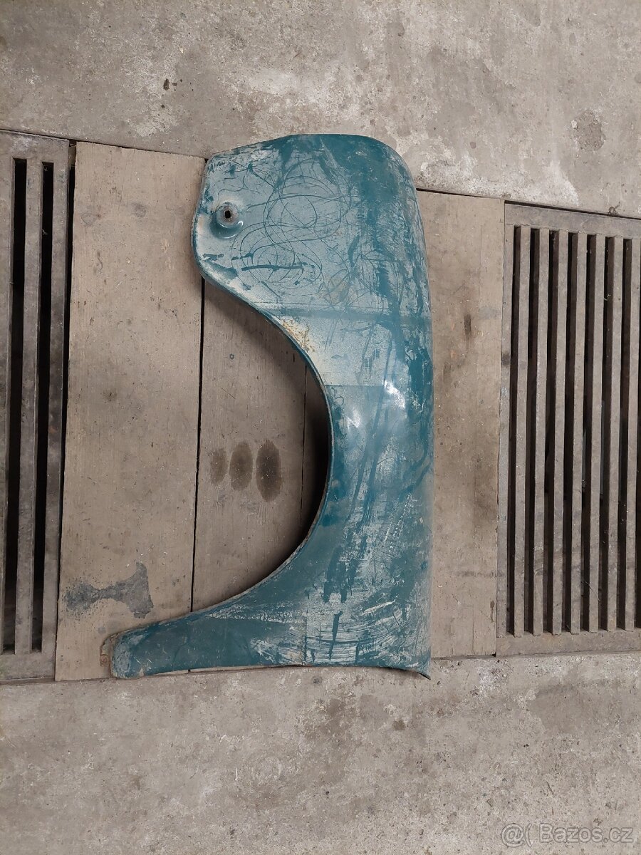 Levý přední blatník Škoda 100