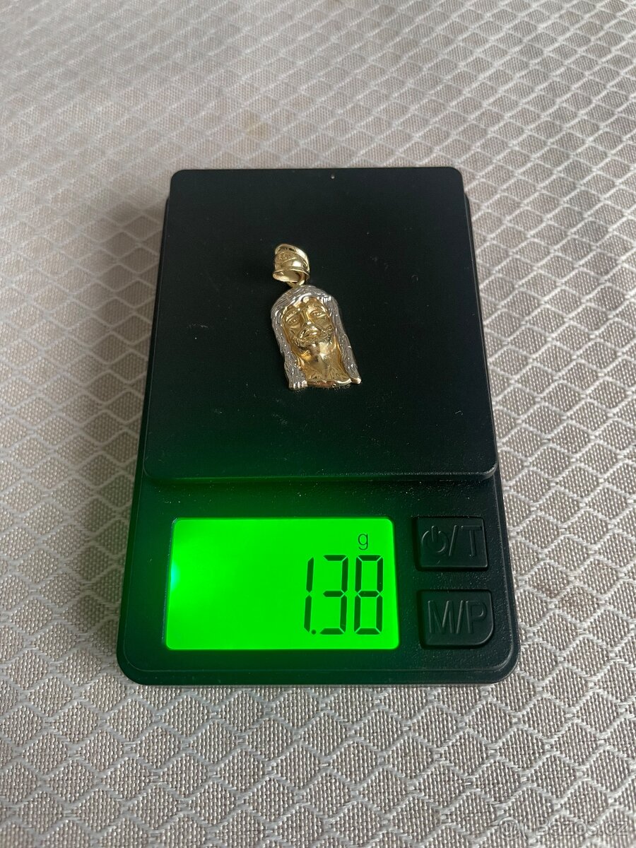 Zlatý přívěšek Ježíš