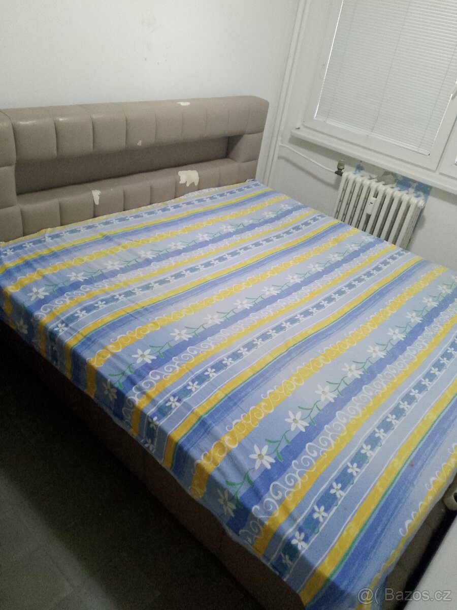 Prodám čalouněnou postel