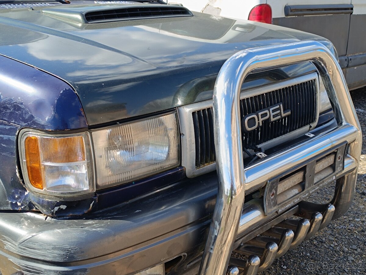 Opel Monterey AC kombi - Díly