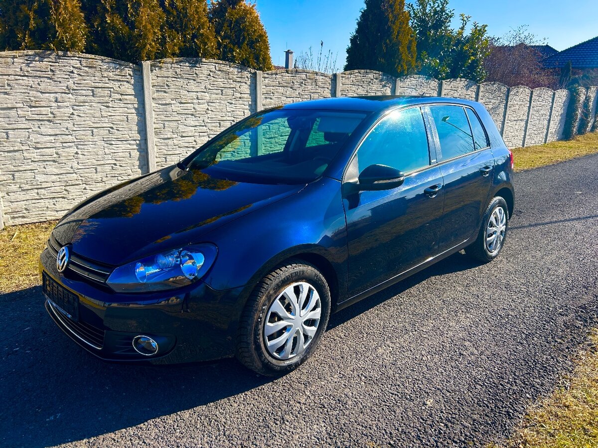 VW Golf vi 6 , 1.2tsi 77kw,r.v. 2012,vyhřívané sedadla,Servo