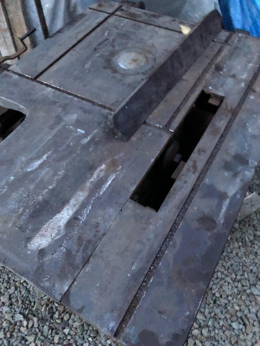 Kombinovaný stroj ( pila , frézka , dlabačka )