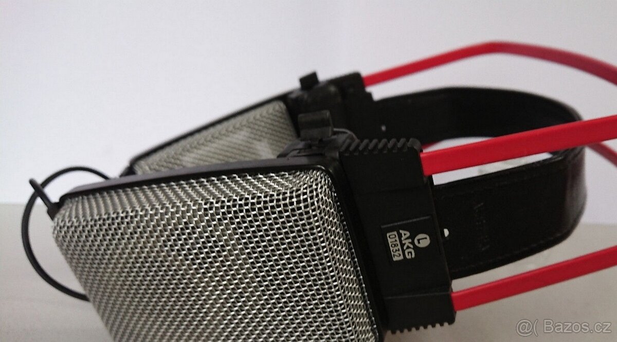 AKG K1000
