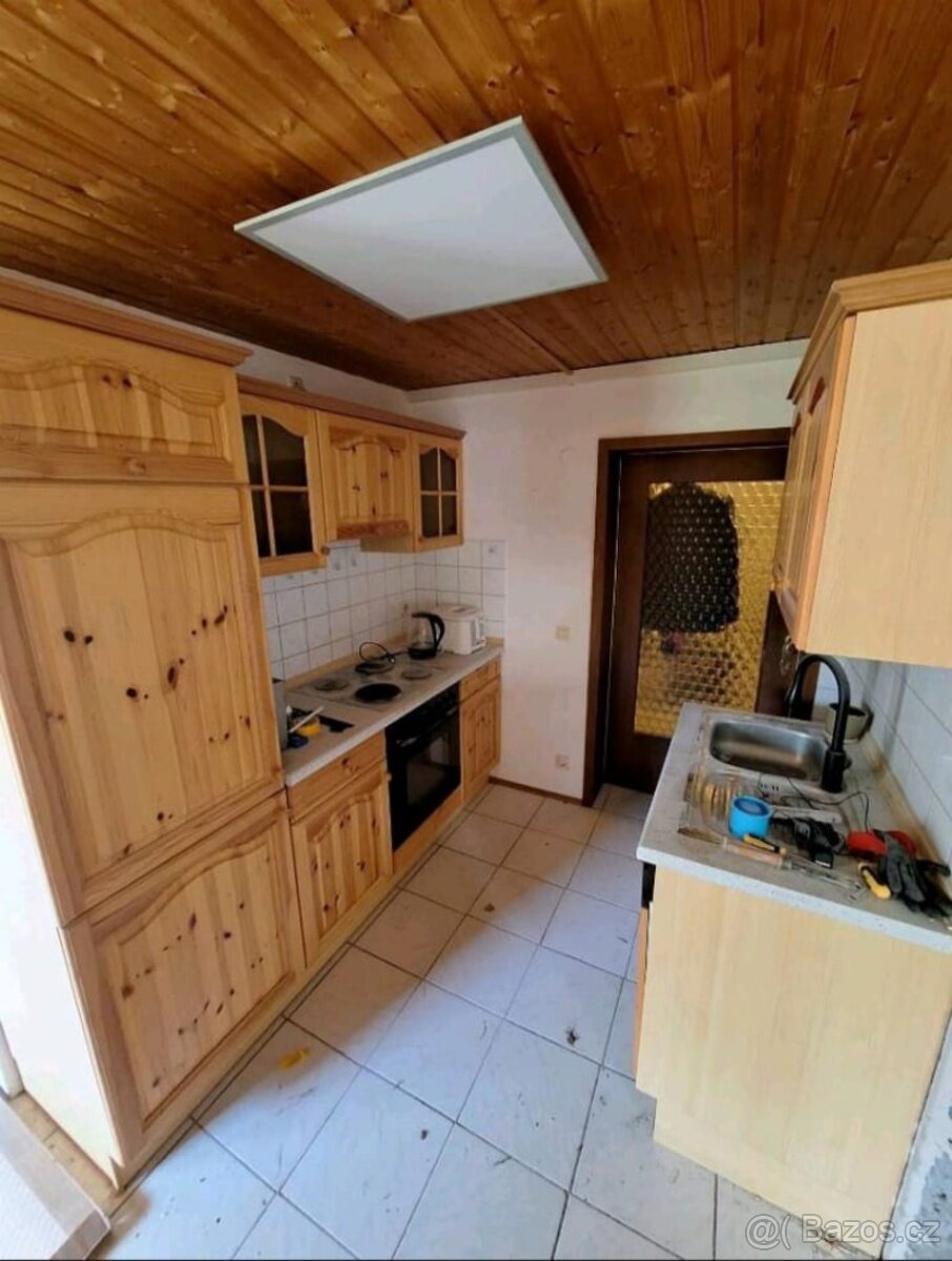 Borovicová kuchyně se spotřebiči, 4568