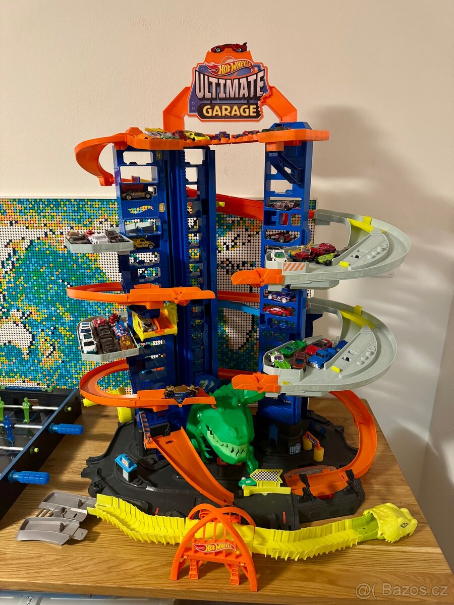 HOT WHEELS CITY T-REX MEGA GARÁŽ + 50 autíček